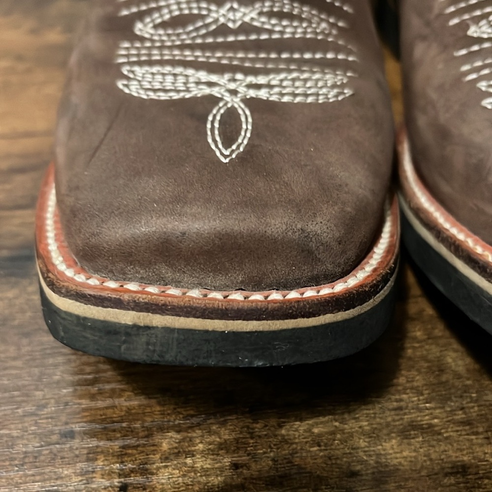 Cowboy Boots with Red Rose Embroidery - Picture 13 of 16